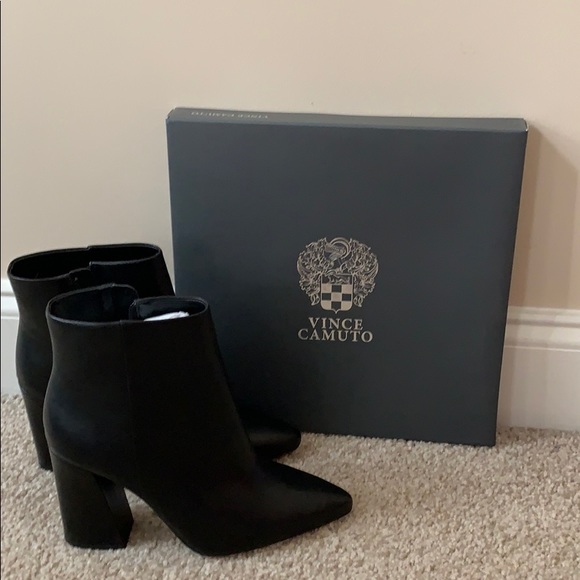 vince camuto thelmin bootie